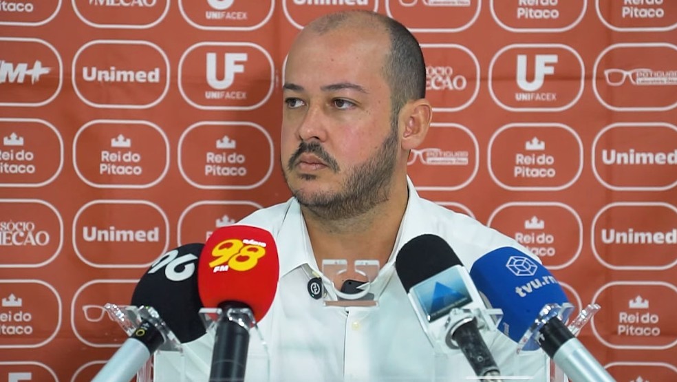 Pedro Weber, CEO da SAF do América-RN, concedeu entrevista coletiva nesta segunda-feira — Foto: TV Mecão