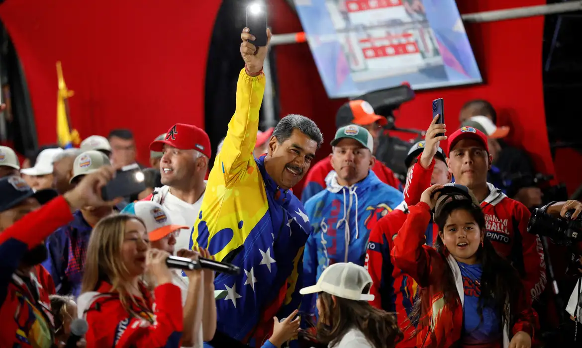 Presidente da Venezuela Nicolás Maduro celebra após eleição
29/7/2024    REUTERS/Fausto Torrealba