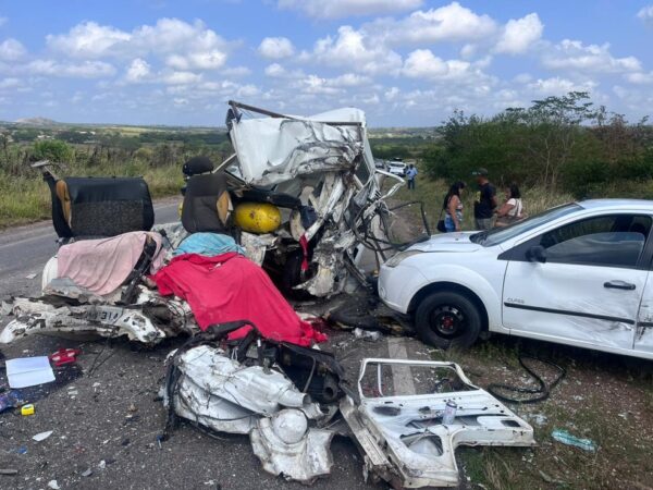 Acidente aconteceu na BR-406 entre Ceará-Mirim e Taipu — Foto: Vinícius Marinho/Inter TV Cabugi