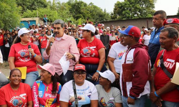 Brasília (DF) 23/08/2024 -  O presidente Nicolás Maduro visitou a Comuna Los Tacarigua Sur, localizada no estado de Carabobo, para inspecionar a construção do muro de contenção do canal Los Cocos, um dos projetos prioritários que foi aprovado na primeira eleição comunal.
Foto: Ministerio del Poder Popular para las Comunas y los Movimientos Sociales/Divulgação