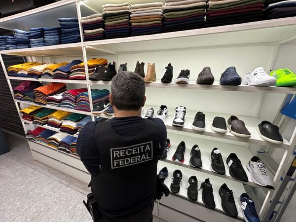 Uma das 14 lojas com mercadorias apreendida em Parnamirim — Foto: Divulgação/Receita Federal