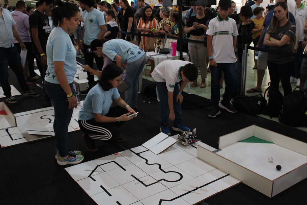 Competidores desenvolvem robores que precisam tomar decisões, durante provas (Arquivo) — Foto: Divulgação