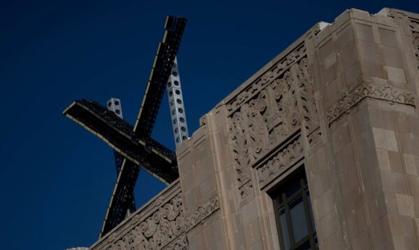 FILE PHOTO: 'X' logo is seen on the top of the headquarters of the messaging platform X, formerly known as Twitter, in downtown San Francisco, California, U.S., July 30, 2023. REUTERS/Carlos Barria/File Photo