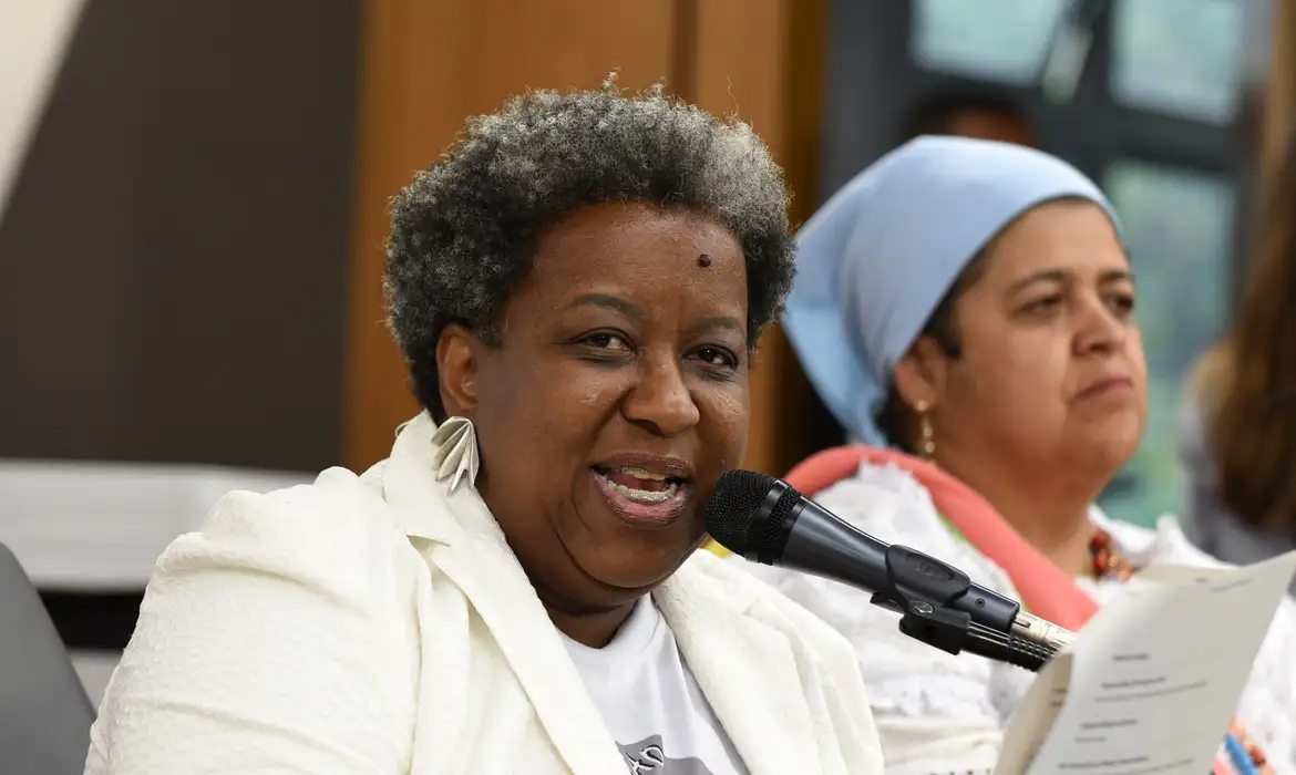 Belo Horizonte (MG), 04/09/2024 - Deputada estadual PT/MG, Macaé Evaristo participa da sessão da Comissão de Cultura, na Assemblélia Legilativa de Minas Gerais. Foto: Henrique Chendes/ALMG