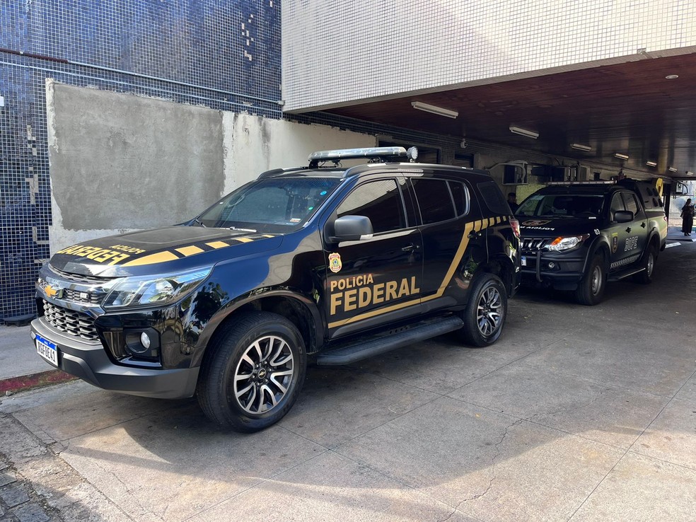 Viaturas da Polícia Federal e do Bope no Hospital Walfredo Gurgel em Natal — Foto: Vinícius Marinho/Inter TV Cabugi
