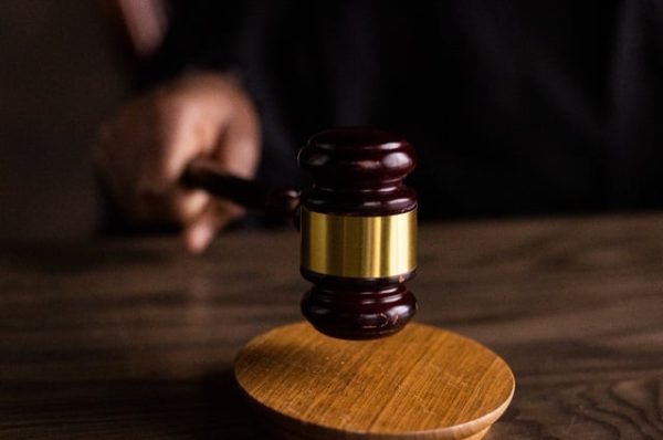 Professor usou aplicativo de mensagens para pedir a um aluno foto sem roupa | foto: Divulgação