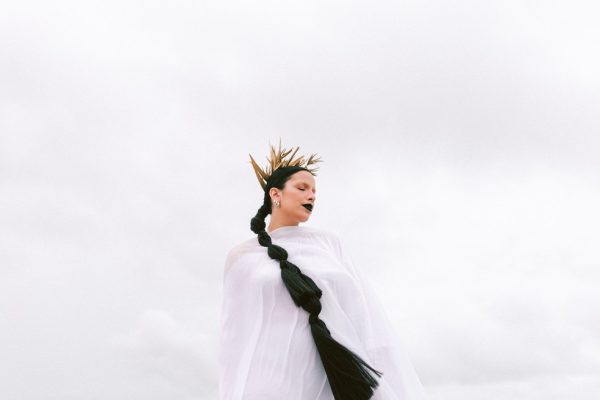 Daniela Fernandes retorna aos palcos com turnê 'Ressalto' — Foto: Ian Rassari