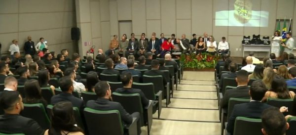 Novos policiais civis foram empossados nesta segunda-feira (16) — Foto: Reprodução/Inter TV Cabugi