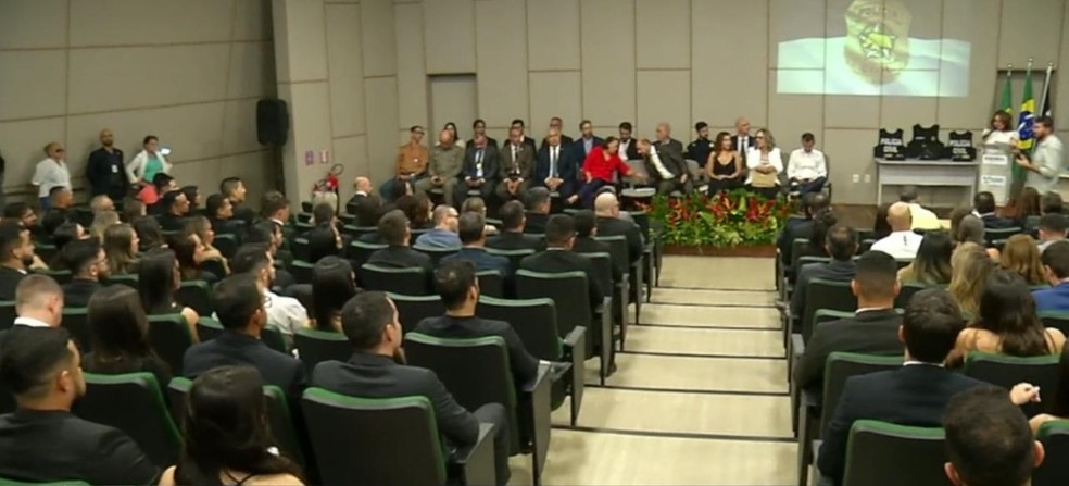 Novos policiais civis foram empossados nesta segunda-feira (16) — Foto: Reprodução/Inter TV Cabugi