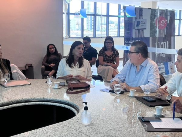 Natália Bonavides (PT) participa de sabatina na Câmara de Dirigentes Lojistas de Natal — Foto: Vini Marinho/Inter TV Cabugi