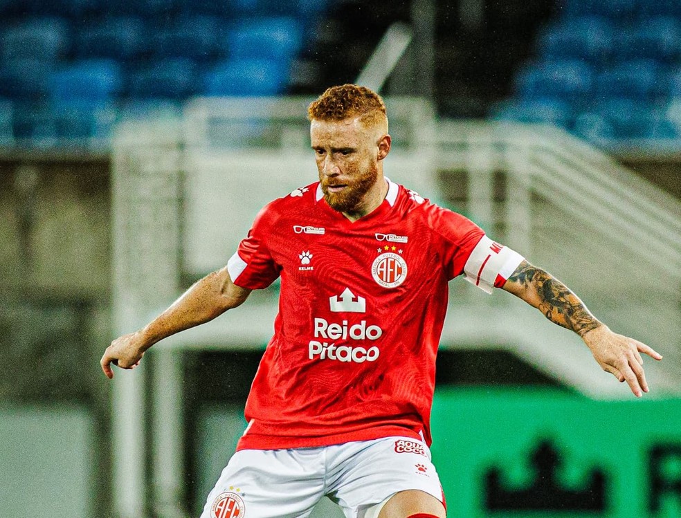 Souza renova com o América-RN — Foto: Gabriel Leite