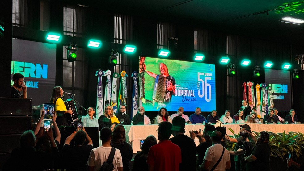 Dorgival Dantas recebe título de Doutor Honoris Causa em solenidade da UERN — Foto: Divulgação