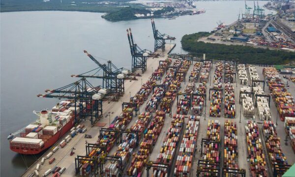 O Porto de Santos responde por quase 30% da balança comercial do país. Importação, exportação, balança comercial, porto, navio, container, comércio exterior - Foto: Divulgação/Porto de Santos