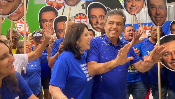 Carlos Eduardo (PSD) gravou campanha eleitoral nesta segunda-feira (16) — Foto: Francielly Medeiros/Inter TV Cabugi