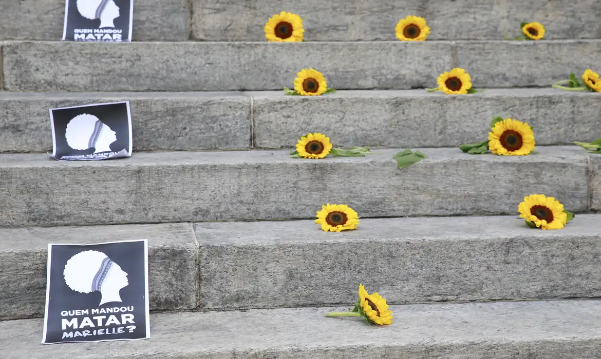 Ato Amanhecer por Marielle e Anderson na escadaria da Assembleia Legislativa do Rio de Janeiro (Alerj) marca um ano da morte da vereadora Marielle Franco e seu motorista Anderson Gomes.