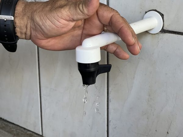 Torneira pingando — Foto: Caíque Rodrigues/g1 RR