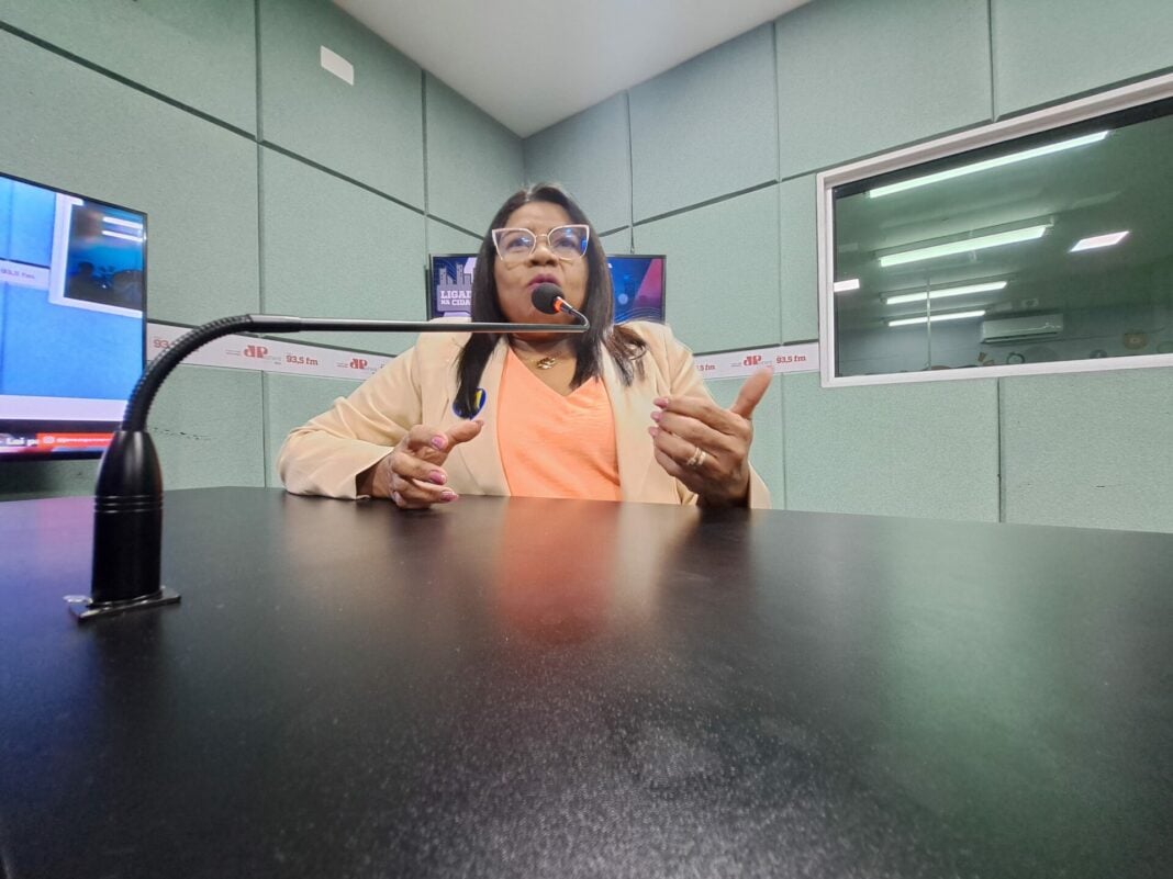 Professora Nilda (Solidariedade) foi a segunda entrevista na Jovem Pan News Natal. Foto: Pedro Henrique Brandão/Jovem Pan News Natal