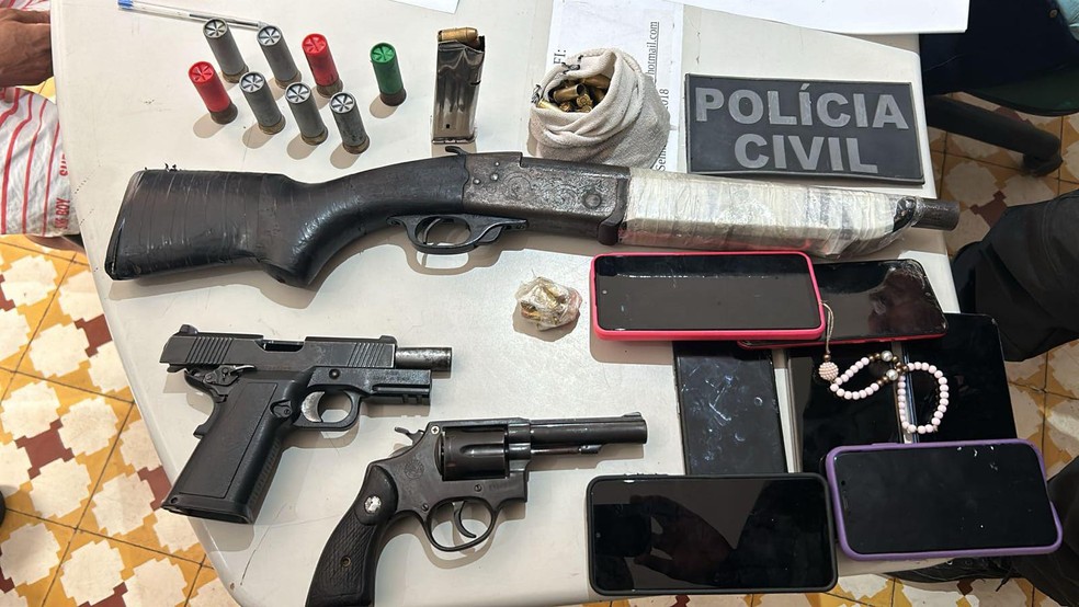 Armas apreendidas durante operação nesta quarta-feira (2) em Santana do Matos, RN — Foto: Polícia Civil/Divulgação