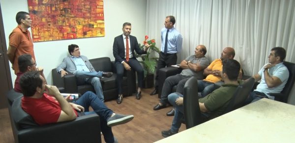 Reunião com vereadores na presidência da Câmara Municipal de Natal — Foto: Sérgio Henrique Santos/Inter TV Cabugi