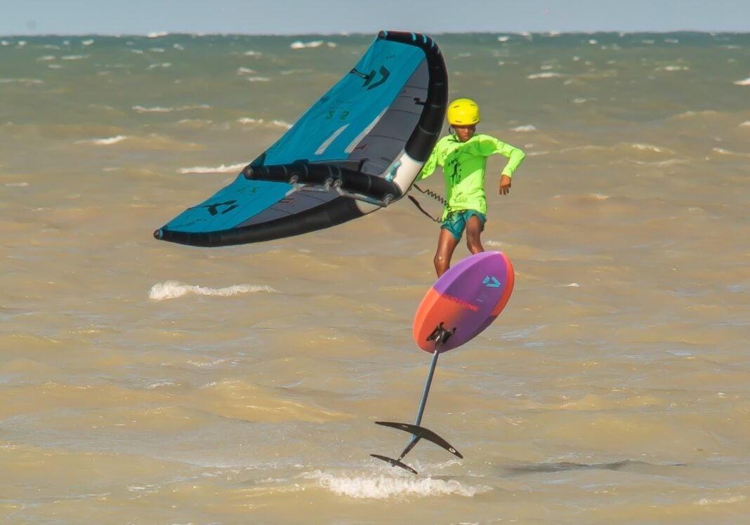 Esporte náutico Wing Foil explodiu no mundo e hoje São Miguel do Gostoso é um dos melhores locais para sua prática. Foto: Divulgação