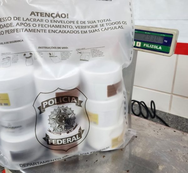 Droga estava diluída em cosméticos — Foto: PF/Divulgação